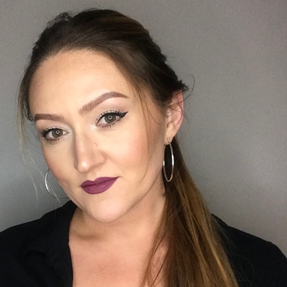 Meet your Posher, Inga - Picture 1 of 1